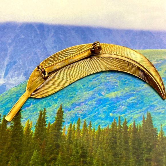 Vintage 70s Feather Broach - Picture 3 of 4
